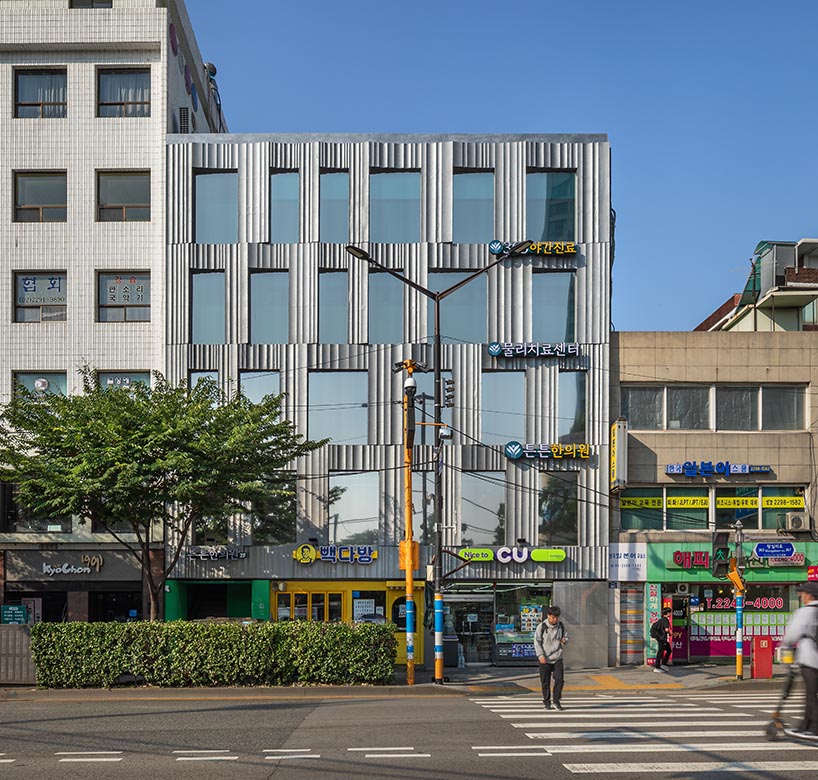 a strange coexistence found on the urban edge 4