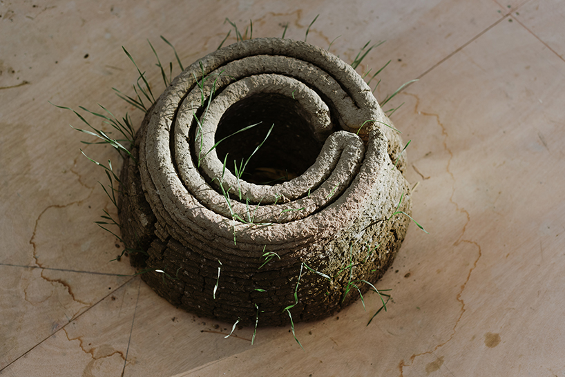 ‘to grow a building’ uses 3D printing to create organic architecture made of seeds and soil