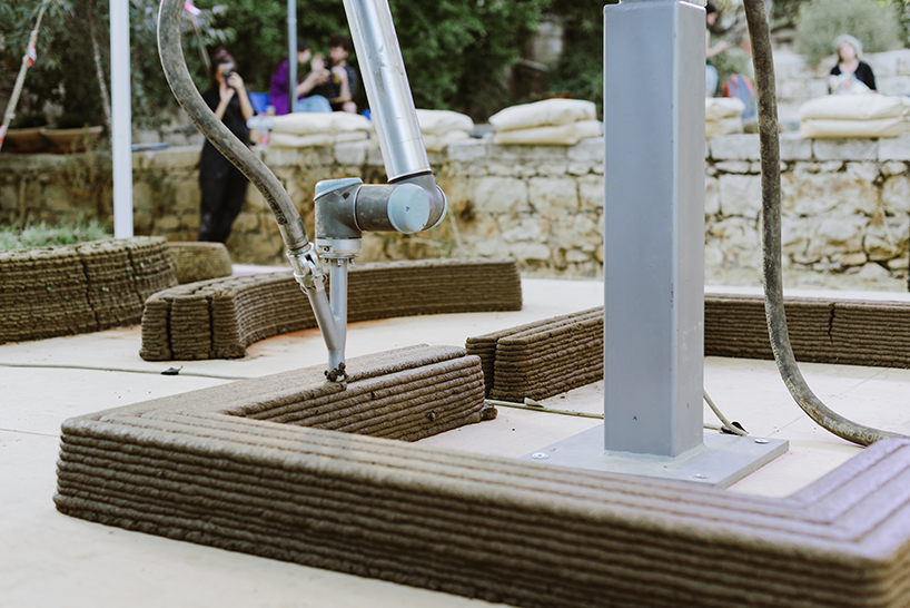 ‘to grow a building’ uses 3D printing to create organic architecture made of seeds and soil