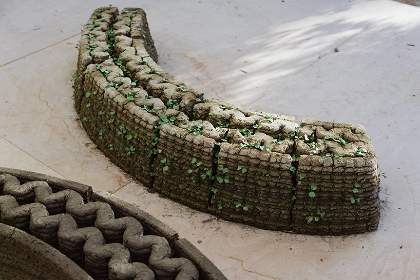 ‘to grow a building’ uses 3D printing to create organic architecture made of seeds and soil