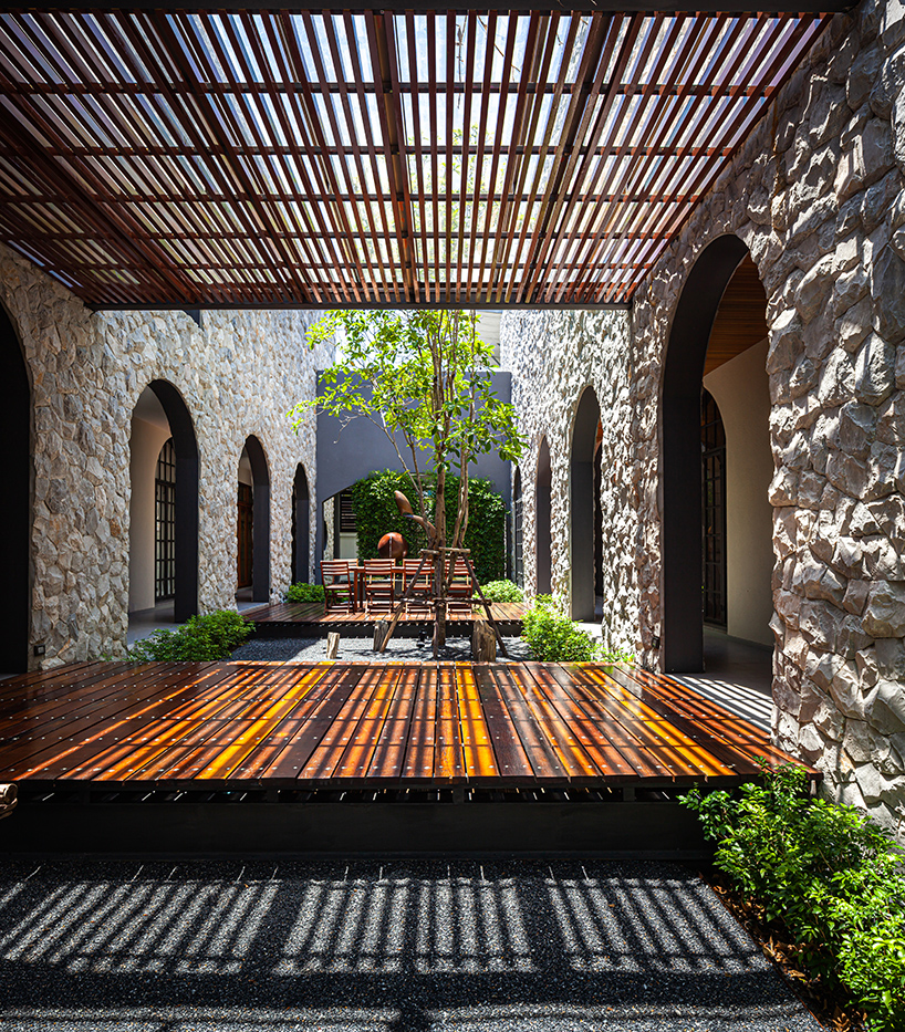 junsekino forms a lush courtyard at the center of tare house in bangkok designboom