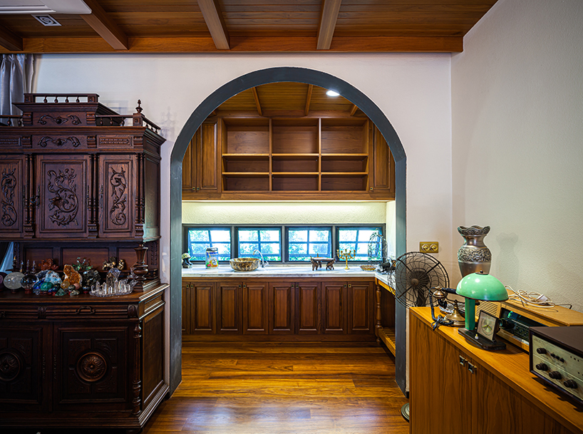 junsekino forms a lush courtyard at the center of tare house in bangkok designboom