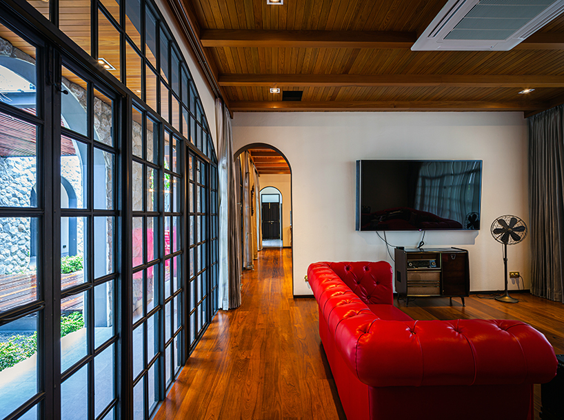 junsekino forms a lush courtyard at the center of tare house in bangkok designboom