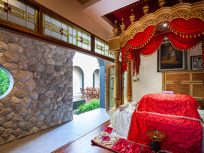 junsekino forms a lush courtyard at the center of tare house in bangkok designboom