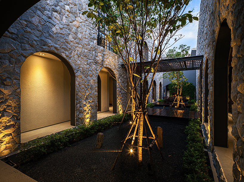 junsekino forms a lush courtyard at the center of tare house in bangkok designboom