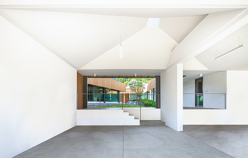 junsekino plans 'o-tree house' around a lush courtyard in thailand designboom