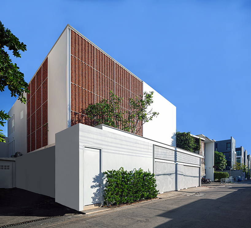 voids + solids articulate white office box in bangkok by junsekino