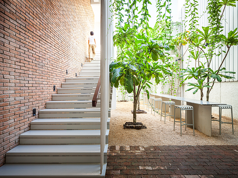 voids + solids articulate white office box in bangkok by junsekino