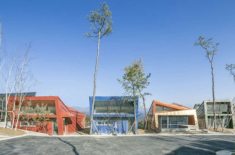 IROJE KHM forms zig-zagged colored townhouses for 'stella fiore' project in south korea designboom