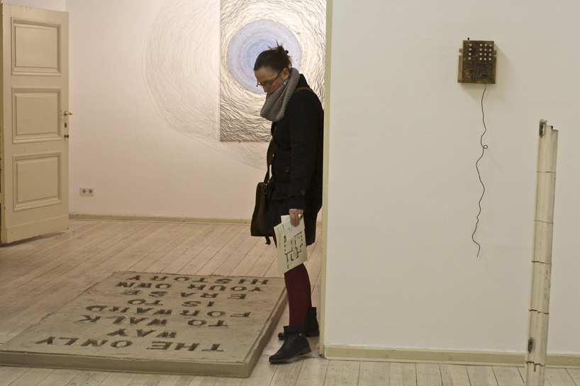 juan arata's participatory sand installation asks visitors to erase history - 1