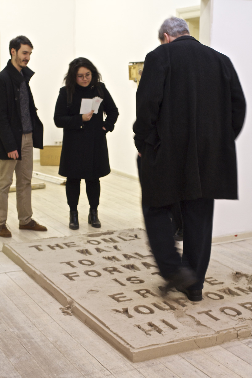 juan arata's participatory sand installation asks visitors to erase history - 4