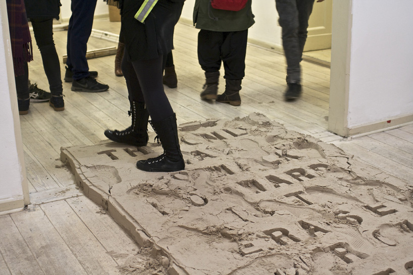 juan arata's participatory sand installation asks visitors to erase history - 7