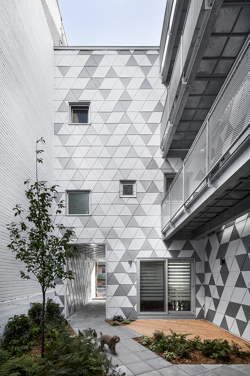 ADHOC's la géode in montreal includes a courtyard for housing optimization and fluidness - 7