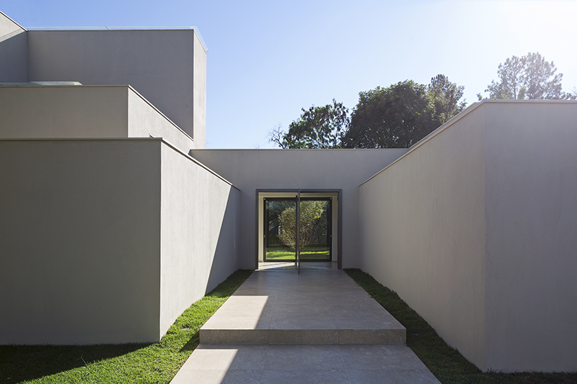 bloco arquitetos panieira house brazil designboom