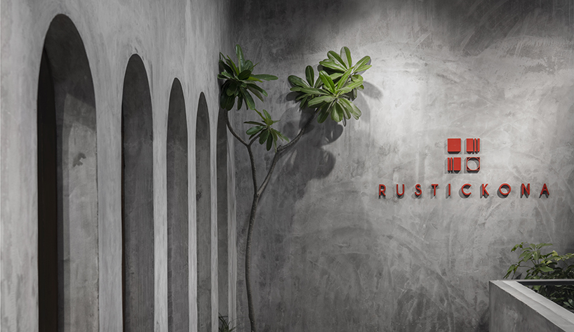 curving walls of red terracotta envelop RENESA’s 'terramater' gallery in india designboom