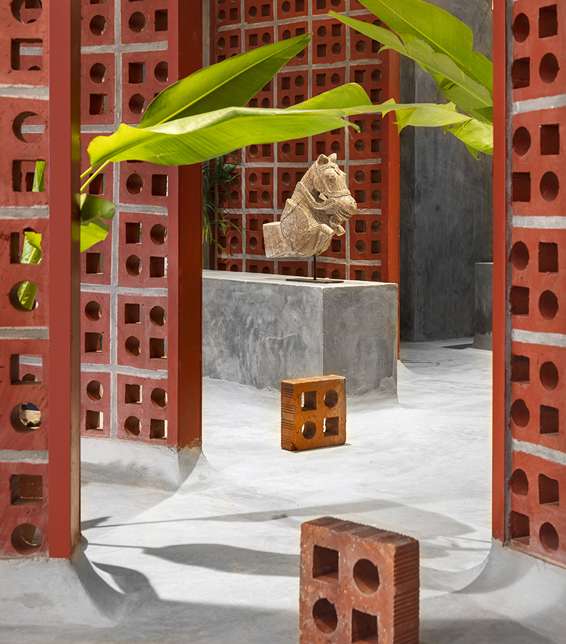 curving walls of red terracotta envelop RENESA’s 'terramater' gallery in india designboom