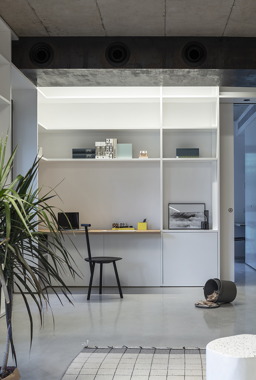 toledano + architects organizes this tel aviv loft around a stainless steel and wood cube designboom