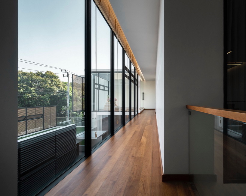 archimontage screens house from the street to achieve privacy in bangkok