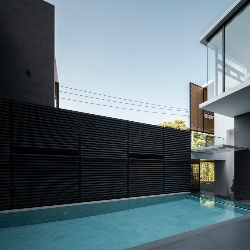 archimontage screens house from the street to achieve privacy in bangkok