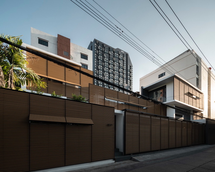 archimontage screens house from the street to achieve privacy in bangkok
