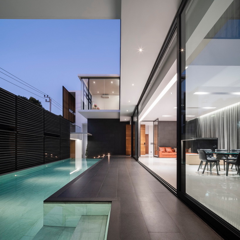 archimontage screens house from the street to achieve privacy in bangkok