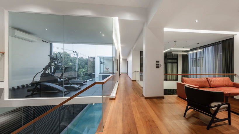 archimontage screens house from the street to achieve privacy in bangkok