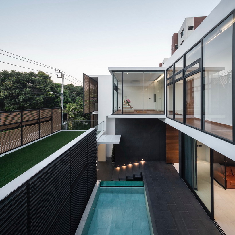 archimontage screens house from the street to achieve privacy in bangkok