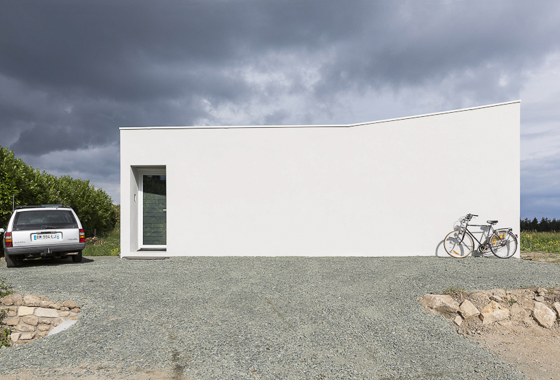 studio razavi house for a photographer france designboom
