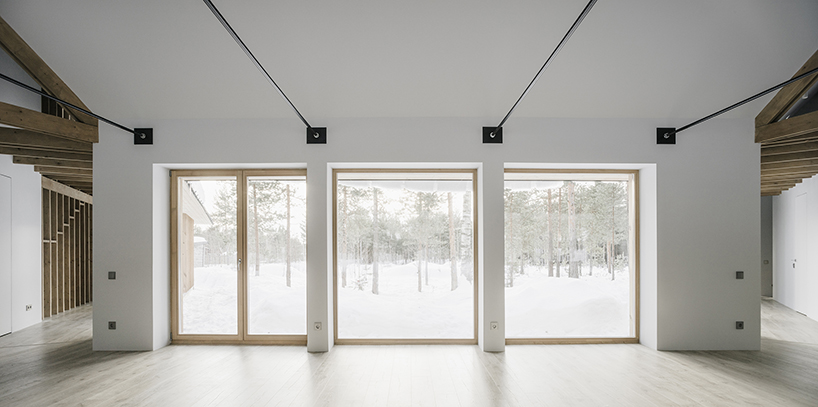 'bracket house' by AB CHVOYA celebrates the surrounding wooded landscape