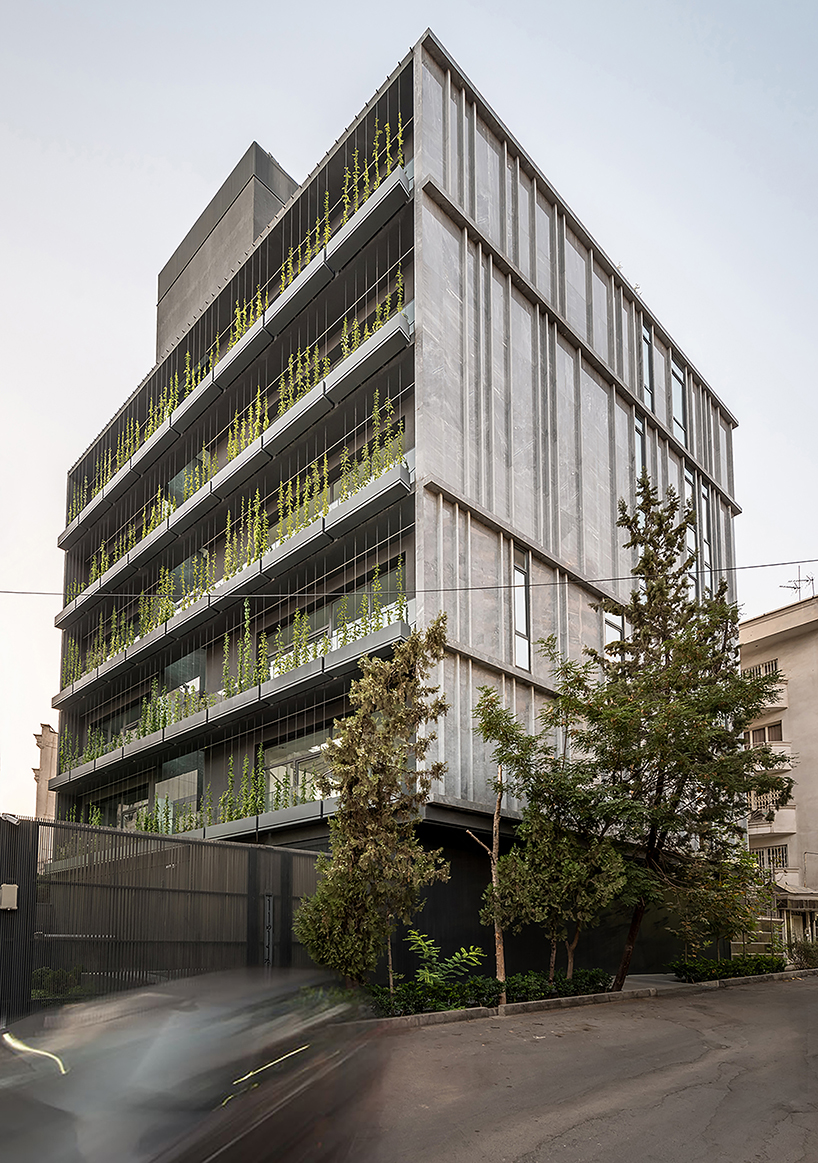 rooydaad architects wraps 5+1 residence with tapestry of greenery in tehran