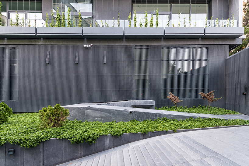 rooydaad architects wraps 5+1 residence with tapestry of greenery in tehran