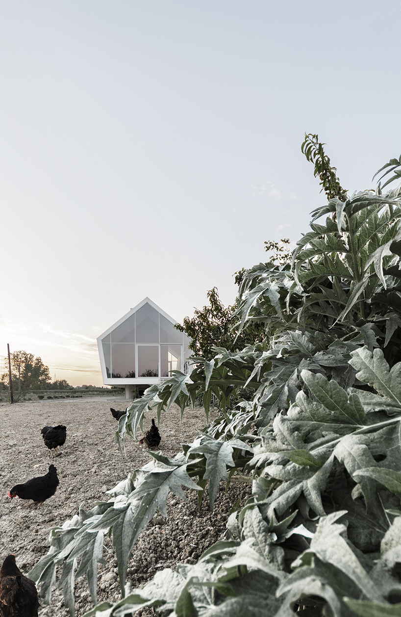 ldaimda-la-casa-nellorto-house-in-orchard-italy-07-18-2019-designboom