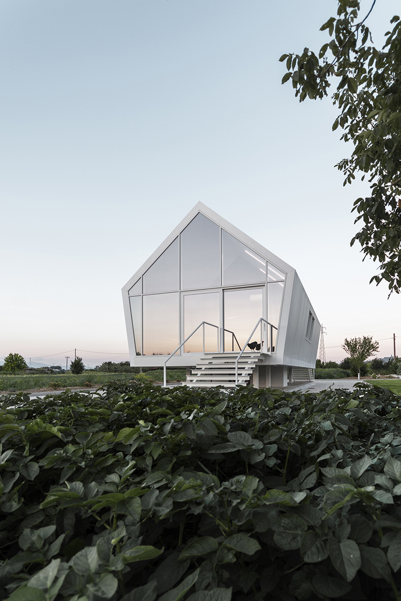 ldaimda-la-casa-nellorto-house-in-orchard-italy-07-18-2019-designboom