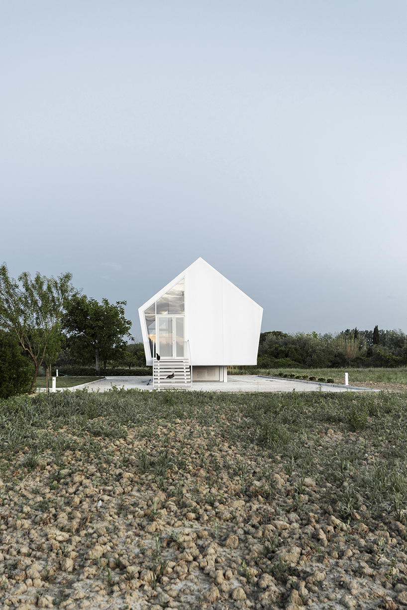 ldaimda-la-casa-nellorto-house-in-orchard-italy-07-18-2019-designboom