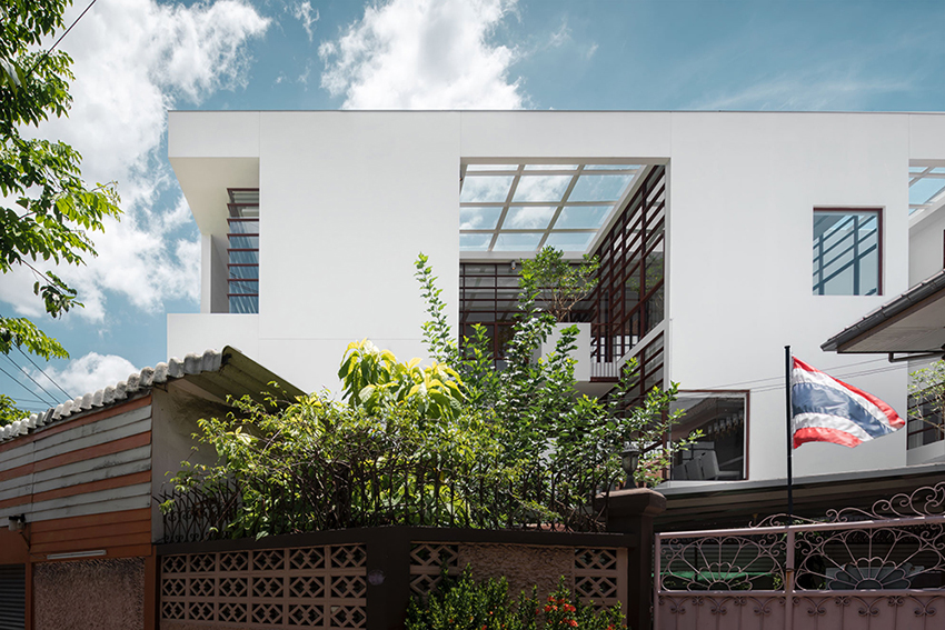 anonym studio merges indoor and outdoor space to create tree house in bangkok designboom