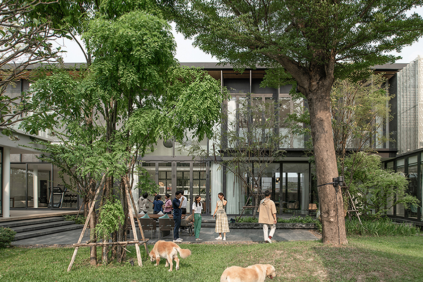 anonym studio builds a transparent and modern family house in thailand