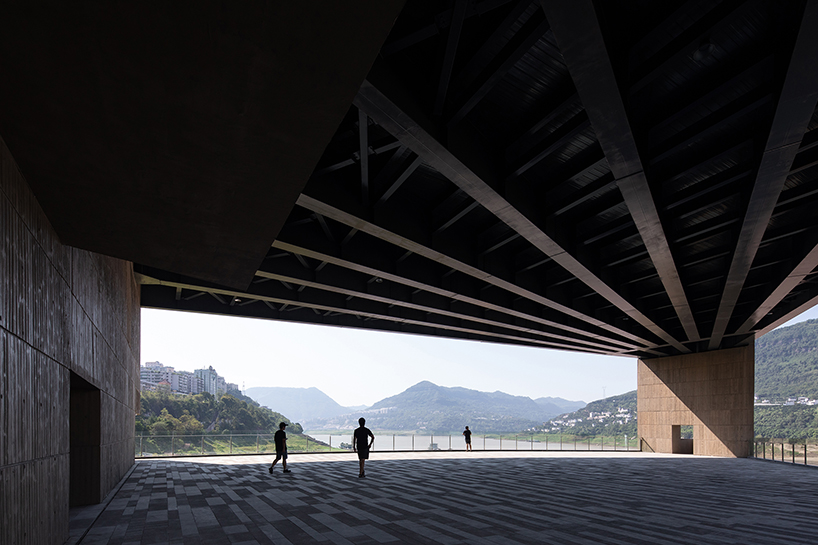 atelier deshaus completes yunyang riverfront visitor center in chongqing designboom