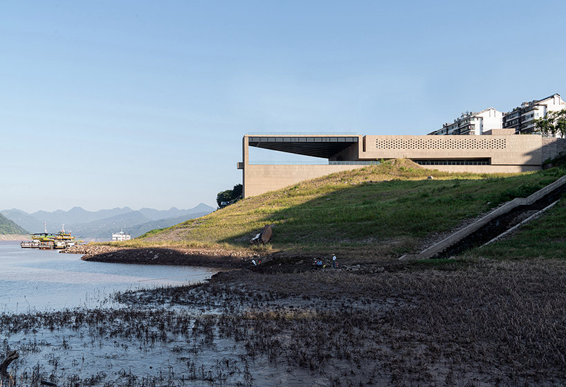 atelier deshaus completes yunyang riverfront visitor center in chongqing designboom