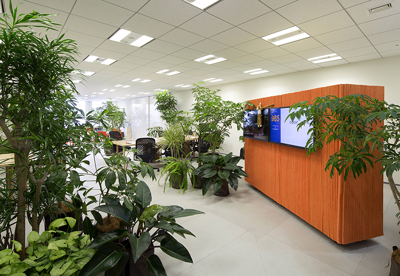 frontoffice liveperson transformable offices tokyo designboom