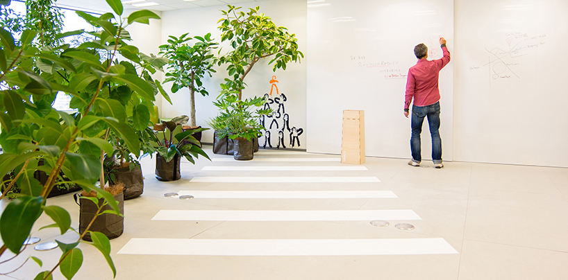 frontoffice liveperson transformable offices tokyo designboom