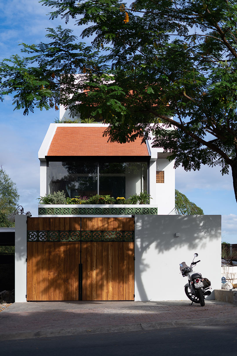 serpentine pink staircase highlights the inclination of AD+studio's house in vietnam