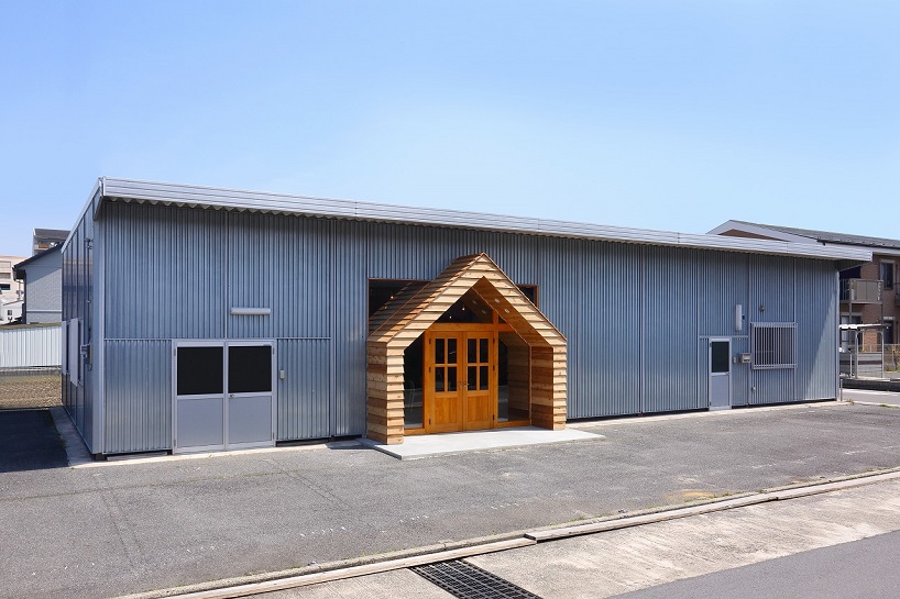 alts design office transforms warehouse into workspace japan designboom