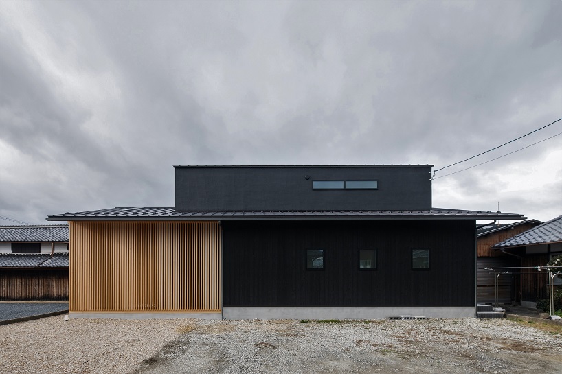 terasho house by ALTS design office connects living spaces with the outdoors in japan