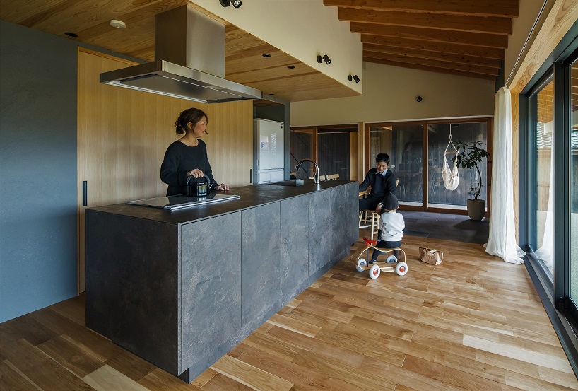 terasho house by ALTS design office connects living spaces with the outdoors in japan