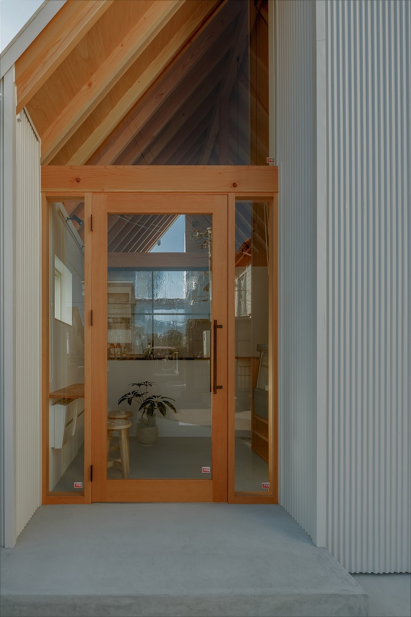 alts-design-office-pasty-shop-mi-chan-sweets-factory-omihachiman-japan-01-13-2019-designboom