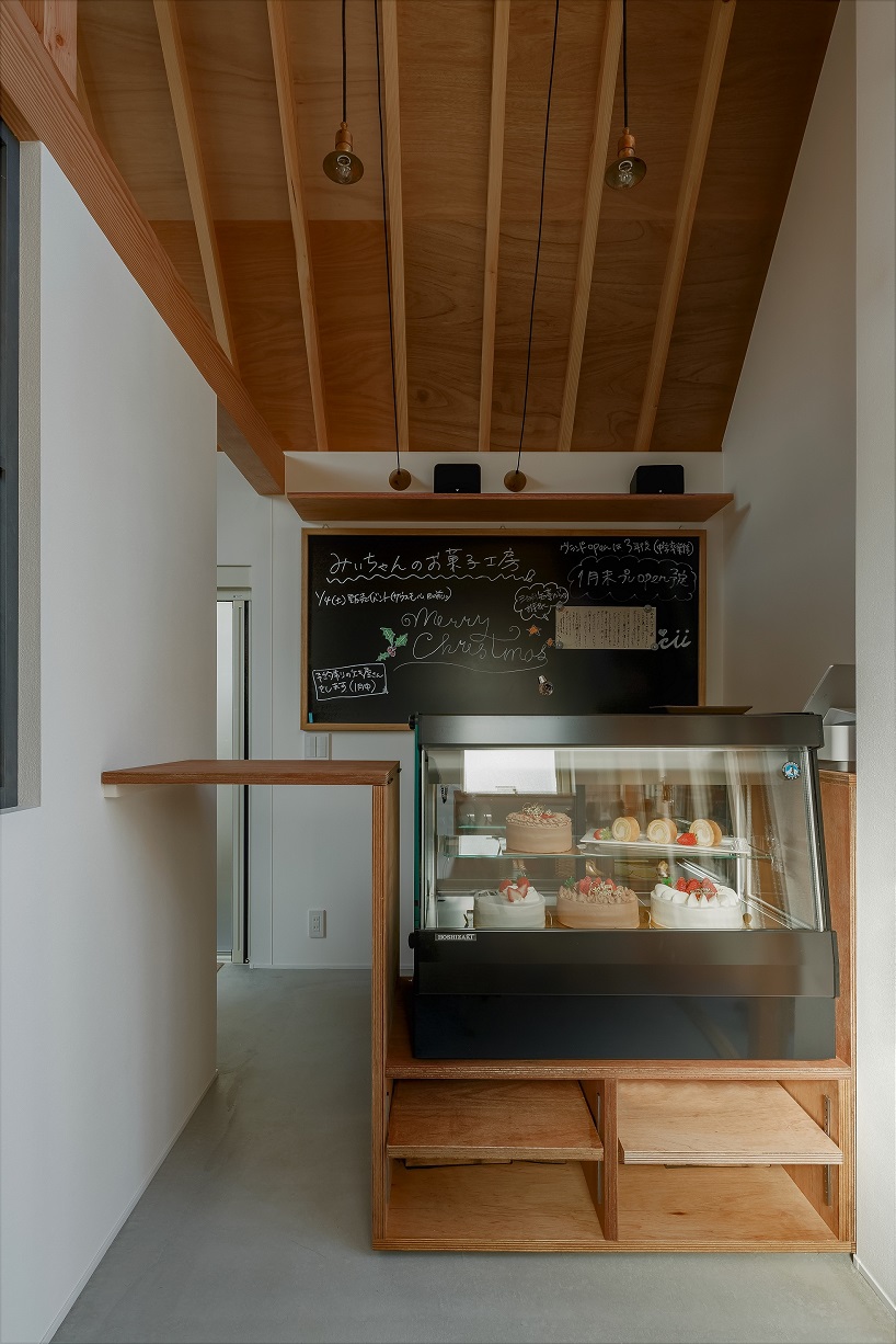 alts-design-office-pasty-shop-mi-chan-sweets-factory-omihachiman-japan-01-13-2019-designboom