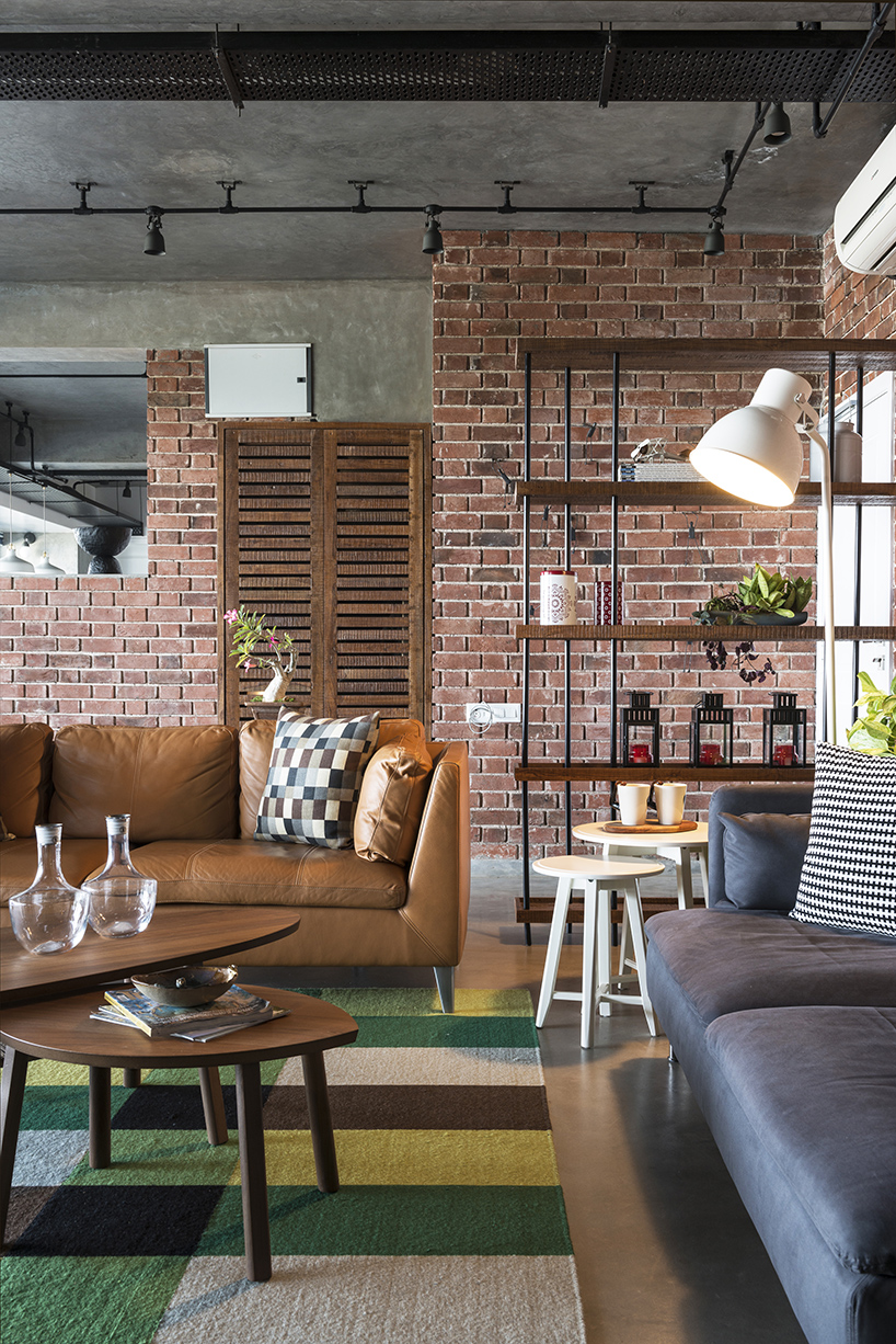 harsh boghani exposes raw materials and adds bold sculpture to apartment in india - 4
