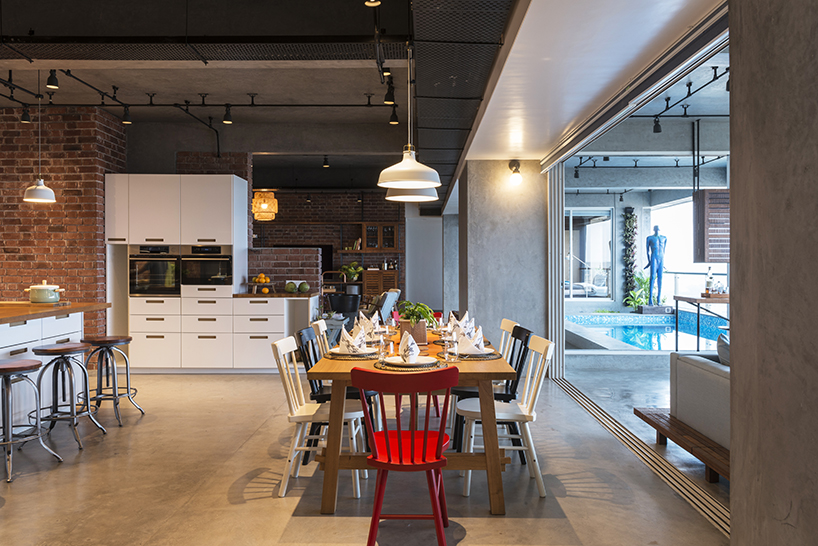 harsh boghani exposes raw materials and adds bold sculpture to apartment in india - 5