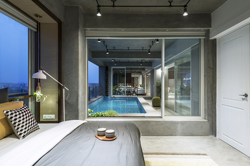 harsh boghani exposes raw materials and adds bold sculpture to apartment in india - 7