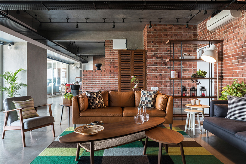harsh-boghani-crossboundaries-apartment-awakening-by-the-pool-gujarat-india-03-29-2020-designboom